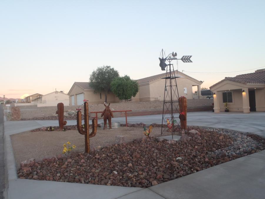 Name:  frontyard havasu 007.jpg
Views: 143
Size:  59.4 KB