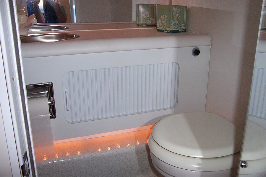 Name:  boat cabin 005.jpg
Views: 275
Size:  127.5 KB